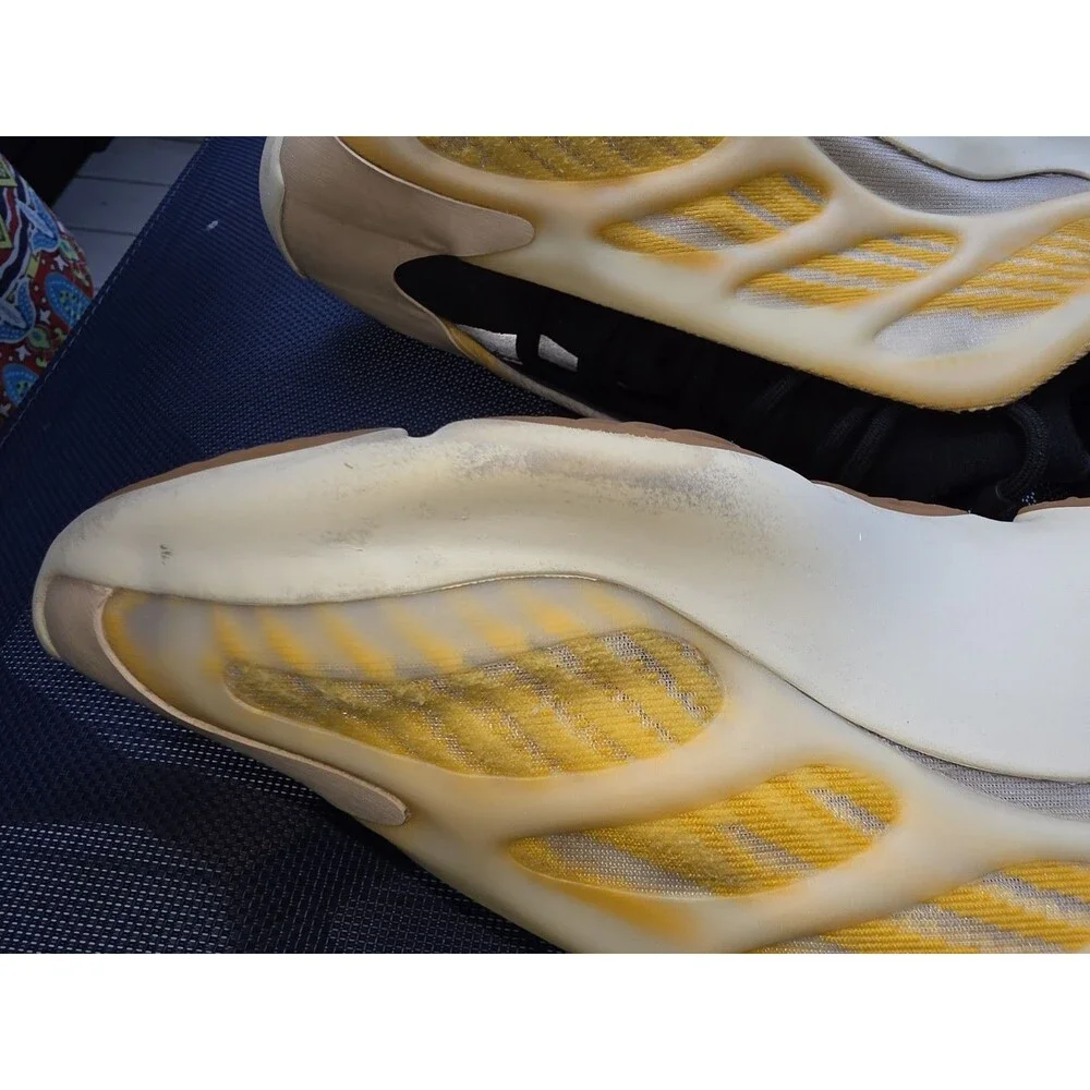 adidas Yeezy 700 V3 Safflower Sneakers Men's Size 9 HP5425 Yellow Black